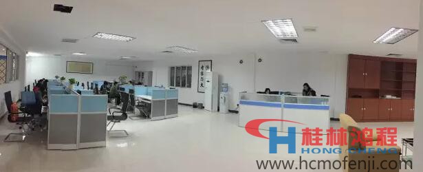 桂林鴻程“辦公奇才”的老師們 桂林鴻程“辦公奇才”的老師們