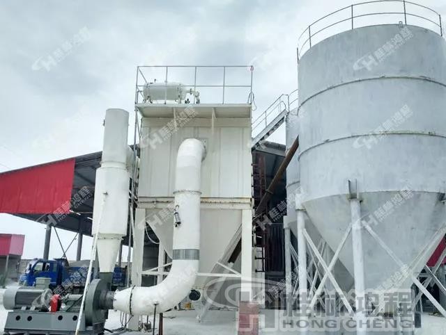 350目碳酸鈣生產設備碳酸鈣磨粉機現(xiàn)場