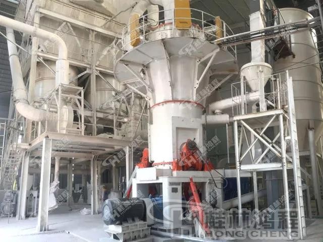 800目碳酸鈣生產設備碳酸鈣微粉磨現(xiàn)場