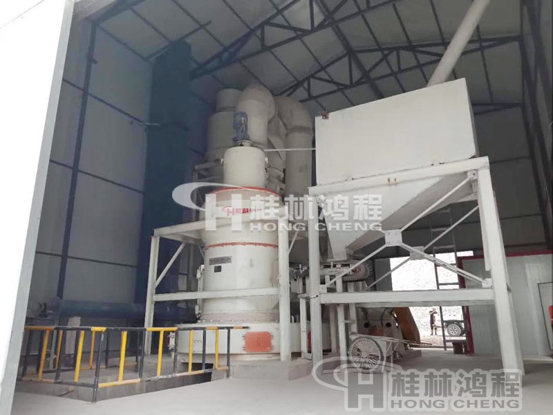 石灰石磨粉機設備350目時產20噸湖北 HC1700石灰石磨粉機設備350目時產20噸湖北客戶現場圖片