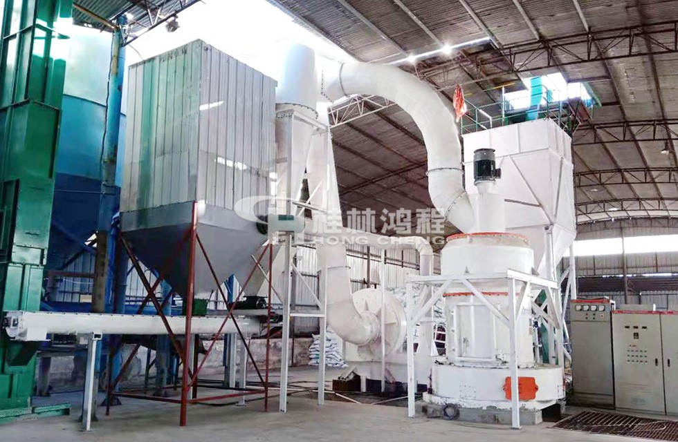 甘肅某脫硫劑廠家購買的桂林鴻程250目雷蒙磨粉機生產線現場 HCQ1500甘肅某脫硫劑廠家購買的桂林鴻程250目雷蒙磨粉機生產線現場