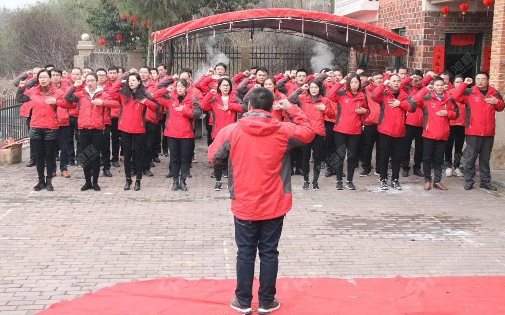 祝賀磨粉機(jī)廠家桂林鴻程第四屆戶外拓展圓滿結(jié)束 祝賀磨粉機(jī)廠家桂林鴻程第四屆戶外拓展圓滿結(jié)束