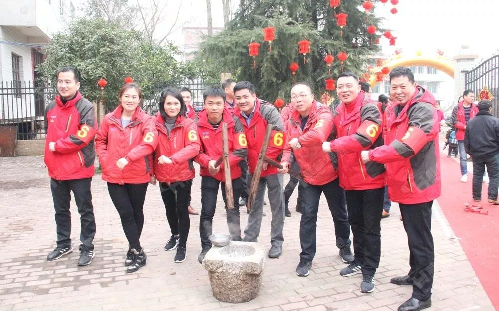 祝賀磨粉機(jī)廠家桂林鴻程第四屆戶外拓展圓滿結(jié)束 祝賀磨粉機(jī)廠家桂林鴻程第四屆戶外拓展圓滿結(jié)束