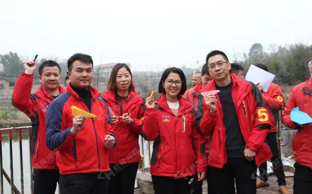 祝賀磨粉機(jī)廠家桂林鴻程第四屆戶外拓展圓滿結(jié)束 祝賀磨粉機(jī)廠家桂林鴻程第四屆戶外拓展圓滿結(jié)束